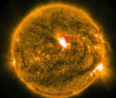 Ученые зафиксировали одно из самых гигантских извержений на Солнце - actualnews.org