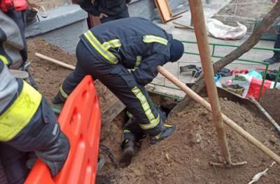 ЧП в Киеве: при обвале грунта погиб 60-летний мужчина - from-ua.com - Киев