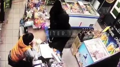 Неизвестные ограбили магазин на улице Рашетова - piter.tv