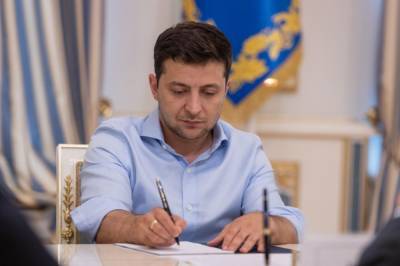 Владимир Зеленский - В Украине снимут возрастные ограничения для госслужащих - ru.slovoidilo.ua