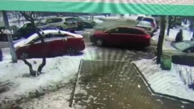 Полицейские по горячим следам задержали обворовавших пенсионерку мужчин - piter.tv - Санкт-Петербург