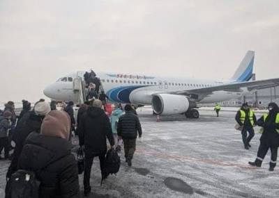 Пассажиров самолета, экстренно приземлившегося в Пулково, отправили в Салехард - znak.com - Москва - Санкт-Петербург - Салехард