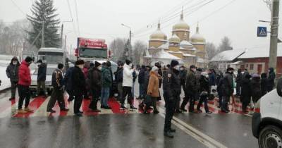 Тарифные протесты: под Ивано-Франковском люди перекрыли государственную трассу - tsn.ua - Ивано-Франковская обл. - Ивано-Франковск - Черновцы