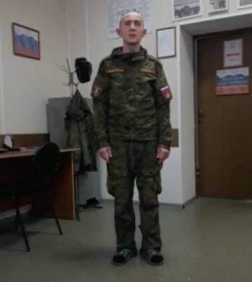 Валерий Горелых - В Екатеринбурге полиция почти час гонялась по городу за пьяным солдатом на автомобиле - znak.com - Екатеринбург - Свердловская обл.