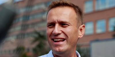Алексей Навальный - Алексей Мельников - Вадим Кобзев - Навальному предрекли задержание после возвращения в РФ - ruposters.ru