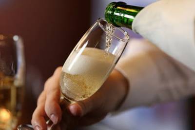 В Украине повысили цены на игристое вино: Сколько будет стоить бутылка шампанского - vkcyprus.com