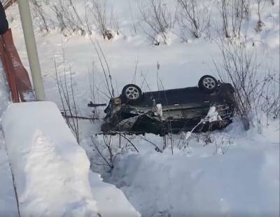 Автомобиль с ребенком слетел с моста на Алтае - news.vse42.ru - респ. Алтай - Горно-Алтайск