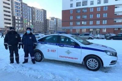 Валерий Горелых - В Екатеринбурге девочка в мороз час прождала автобус, его довезли на машине ГИБДД - eburg.mk.ru - Екатеринбург - Свердловская обл.