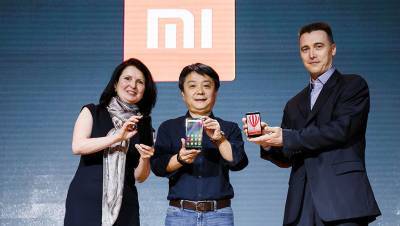 Дональд Трамп - Внесение Xiaomi в черный список США вызвало падение ее акций на 11% - gazeta.ru - США