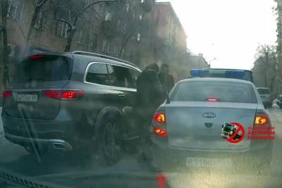 Внедорожник похоронного магната со «свитой» подрезал машину Росгвардии - tayga.info - Красноярск