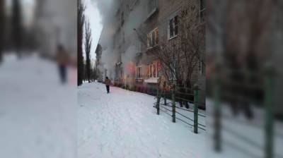 В воронежской пятиэтажке произошёл пожар: 15 жильцов эвакуировали - vestivrn.ru - Воронеж - Воронежская обл.