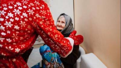 Акция "Добрый год" поможет пожилым петербуржцам в период пандемии - piter.tv - Санкт-Петербург