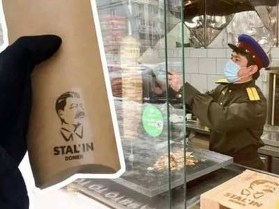 Иосиф Сталин - В Москве продолжается скандал вокруг фастфуда с портретом Сталина - politnavigator.net - Москва - Россия