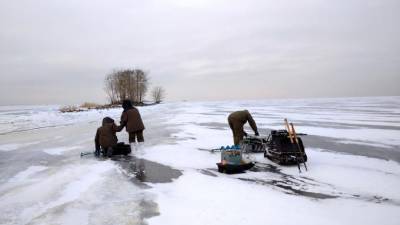 С начала года в Петербурге оштрафовали восемь рыбаков за выход на лед - piter.tv - Санкт-Петербург - окр.Сзфо