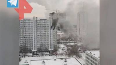Шесть человек спасли из горящего дома на северо-западе Москвы - iz.ru - Москва
