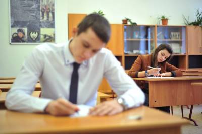 Виктор Басюк - Минпросвещения не нашло оснований для досрочного завершения учебного года - tvc.ru