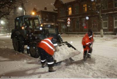 Липецкие дворы от снега убирают более 800 дворников - 7info.ru - Липецк