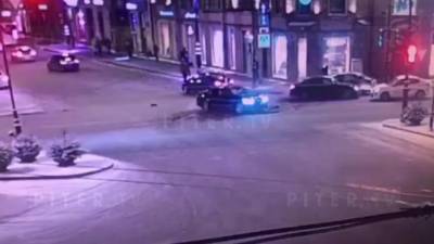 На площади Льва Толстого произошло тройное ДТП - piter.tv - Узбекистан