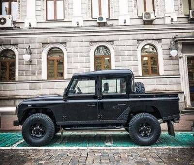 В Киеве заметили редкий тюнингованный Land Rover Defender (ФОТО) - enovosty.com - Киев - Англия