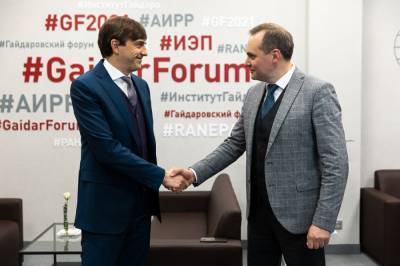 Артем Здунов - Сергей Кравцов - Доступ к новым возможностям цифрового и гуманитарного образования получили 15 тыс. школьников в Мордовии – Учительская газета - ug.ru - республика Мордовия