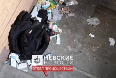 Два трупа и гору таблеток нашли в парадной дома на Полюстровском проспекте - online47.ru - Санкт-Петербург - Лиговск