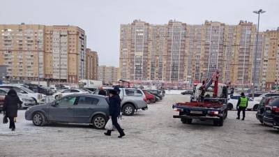 В Тюмени у Ленты работает эвакуатор - nashgorod.ru - Тюмень