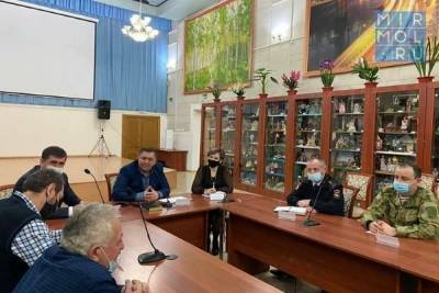 Вопросы патриотического воспитания молодежи обсуждены на совещании в Кизляре - mirmol.ru - респ. Дагестан