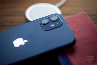 Apple разрабатывает прототипы дисплеев для складных iPhone - itc.ua