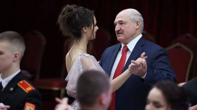 Александр Лукашенко - Лукашенко преклонился перед женщинами Белоруссии - politros.com - Белоруссия