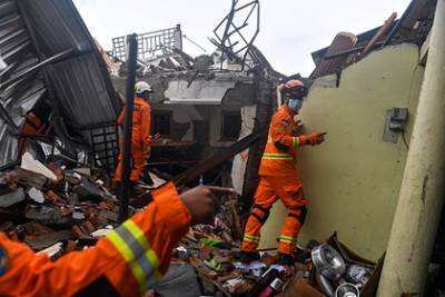 Джоко Видодо - Мощное землетрясение в Индонезии погубило более полусотни жителей - lenta.ru - Индонезия