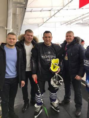 Илья Середюк - Мэр Новокузнецка сыграл в хоккей с командой из Кемерова - gazeta.a42.ru - Новокузнецк
