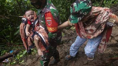 Последствия удара стихии в Индонезии - ru.euronews.com - Китай - Германия - Франция - Indonesia - Европа