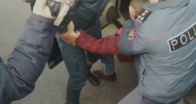 Никола Пашинян - Акция протеста в Ереване: в полицию доставлен член партии Ванецяна – видео - ru.armeniasputnik.am - Ереван