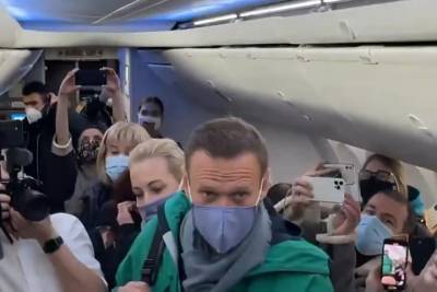 Алексей Навальный - Юлий Навальная - Алексей Навальный сел на рейс в Москву - mk.ru - Москва