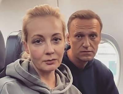 Сергей Королев - Юлий Навальный - «Я надеюсь, что мы с вами долетим», - заявил Навальный журналистам уже на борту самолета - argumenti.ru - Москва - Греция - Berlin