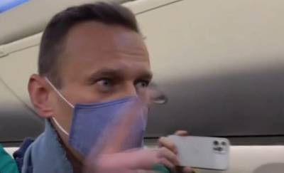 Алексей Навальный - Навальный из самолета: «Меня арестуют? Это невозможно!» - bloknot.ru