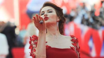 Эвелина Бледанс - Эвелина Бледанс нуждается в срочной операции - nation-news.ru
