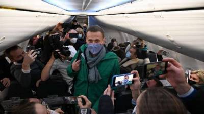 Алексей Навальный - Навального задержали в московском аэропорту - lenta.ua - Москва - Россия - Томск - Шереметьево