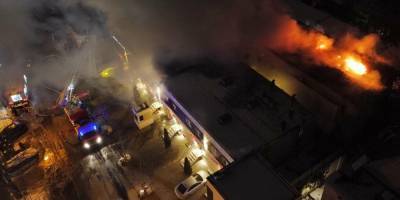 Вода замерзает на одежде пожарных. В Одессе вспыхнул пожар в отеле, есть погибший — фото, видео - nv.ua - Одесса - Гсчс
