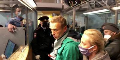 Алексей Навальный - Юлий Навальная - Опубликовано полное видео задержания Навального - nv.ua - Москва - Россия - Шереметьево