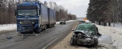 Под Новосибирском в ДТП с фурой погибли два человека - runews24.ru - Новосибирск - Новосибирская обл.