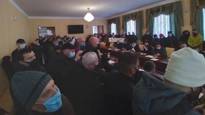 Участники протеста против повышения тарифов ворвались в облсовет Житомира — фото - narodna-pravda.ua - Крым - Житомир