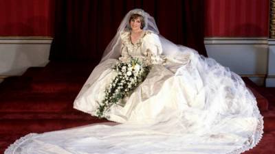 принцесса Диана - Англия - Чарльз - Почему дизайнеры, создававшие свадебное платье принцессы Дианы, судятся из-за его эскиза - skuke.net - Новости