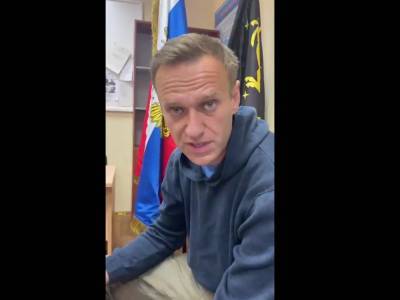 Алексей Навальный - Навальный: "Демонстративно разорвали и выкинули на помойку уголовно-процессуальный кодекс" - sobesednik.ru