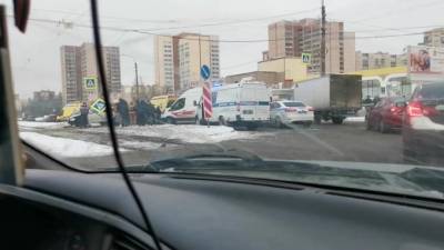 В результате ДТП на Бухарестской пострадали три пешехода - piter.tv - Санкт-Петербург