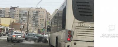 Пять пострадавших: в Санкт-Петербурге водитель иномарки въехал в толпу людей - runews24.ru - Ленинградская обл. - Санкт-Петербург
