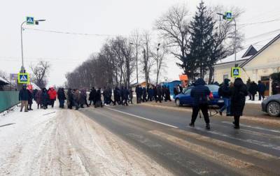 В Черновицкой области участники "тарифных протестов" перекрыли несколько дорог - rbc.ua - Черновицкая обл.