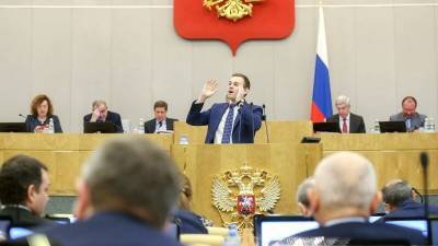 Василий Власов - Депутат Власов назвал «горячим» новый законодательный сезон в Госдуме - riafan.ru - Москва