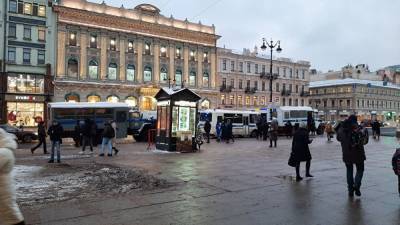 Алексей Навальный - В Петербурге к месту проведения акции в поддержку Навального стягивают полицию - znak.com - Санкт-Петербург
