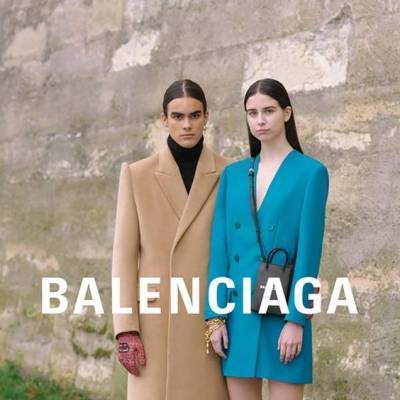 Микротренд: Balenciaga выпустили необычную коллекцию заколок для волос - ivona.bigmir.net